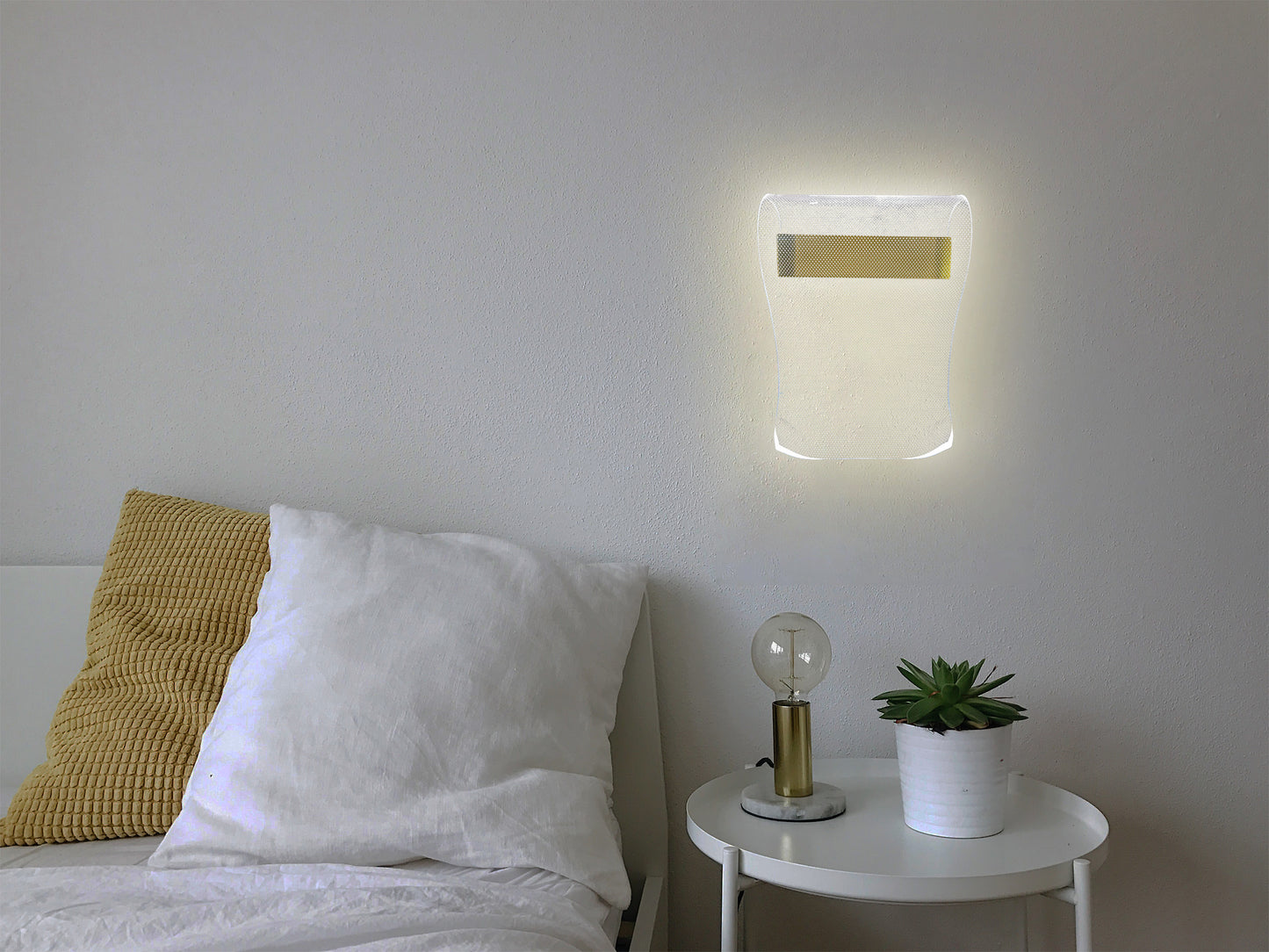 Curve Mesh LED Wall Sconce Gold