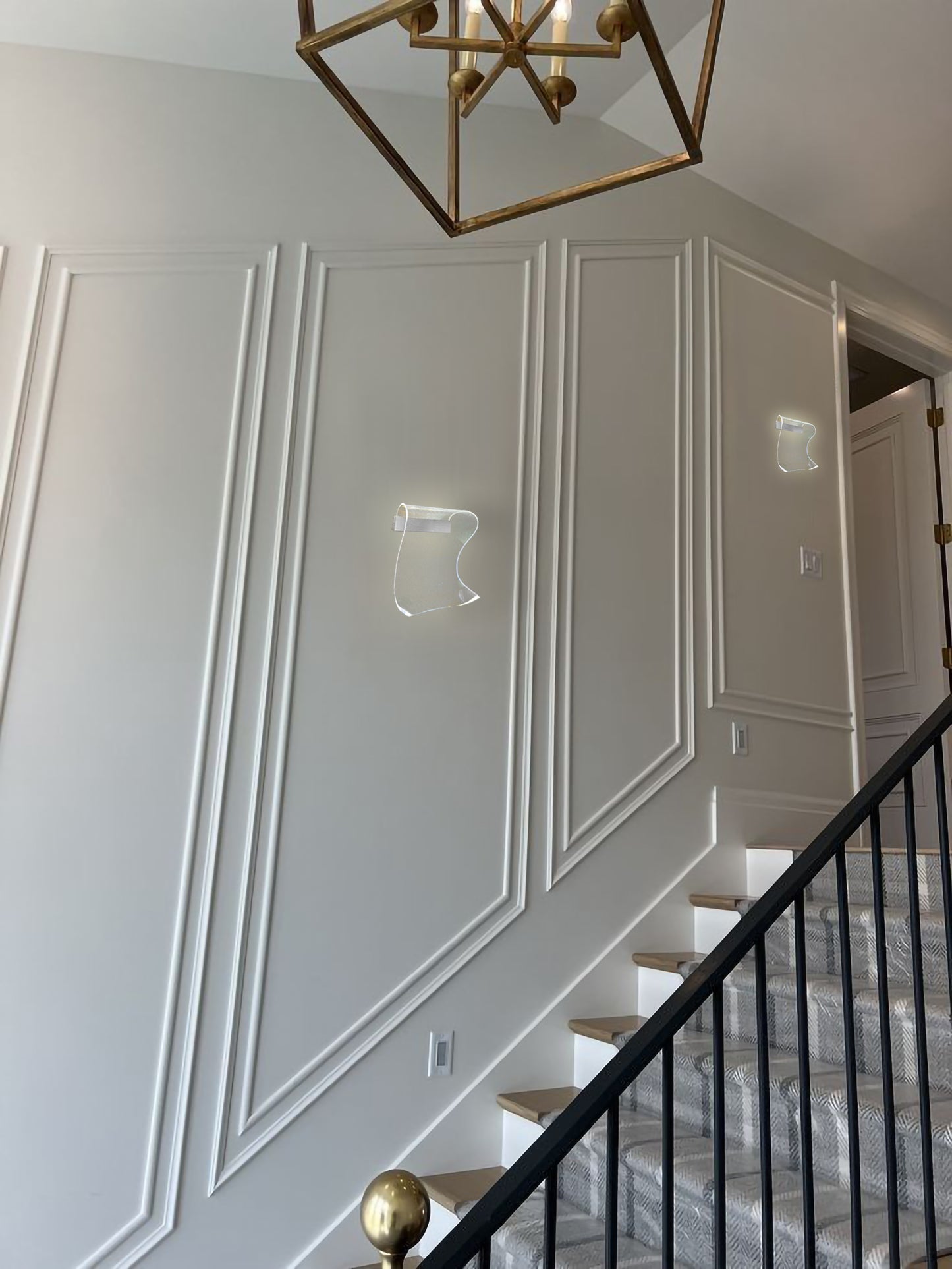 Modern Mesh Curved Wall Sconce – Chrome Finish Decorative LED Light Fixture