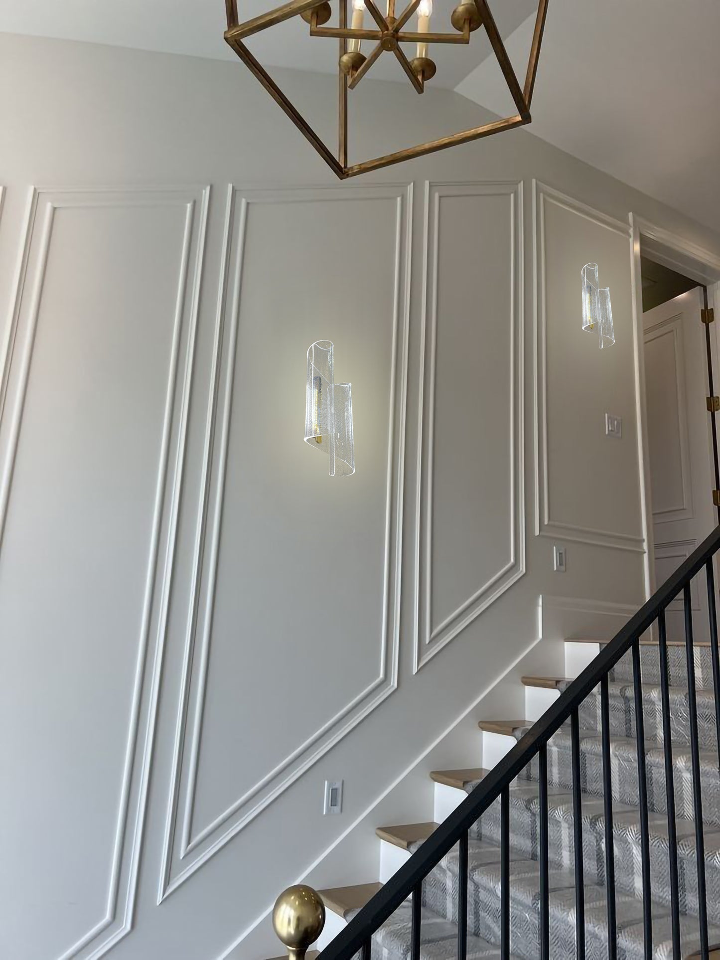 Modern Curved Mesh Wall Sconce – Gold Finish LED Accent Light for Hallway & Living Room