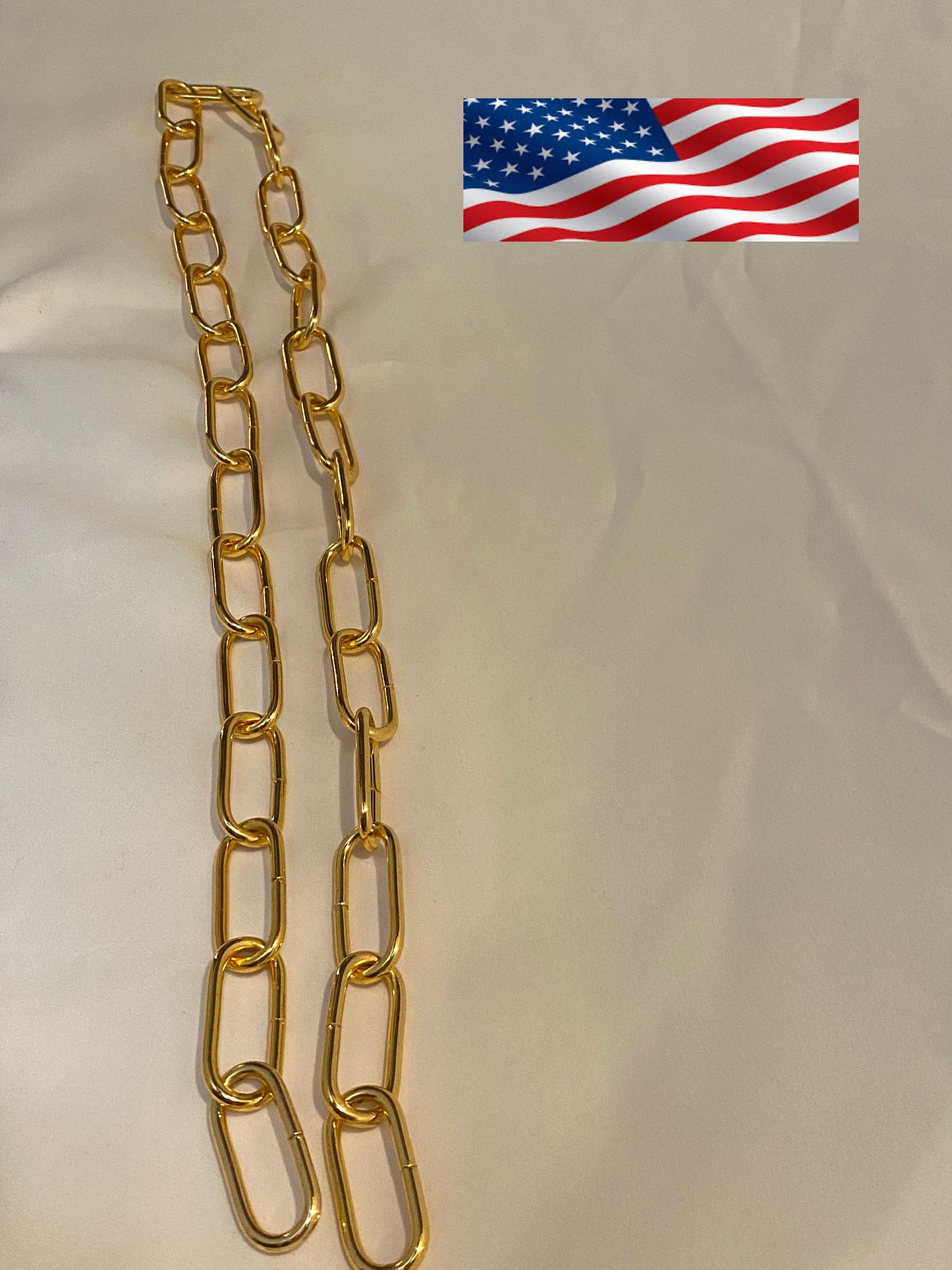 Gold iron chandelier chain 3mm link detail
