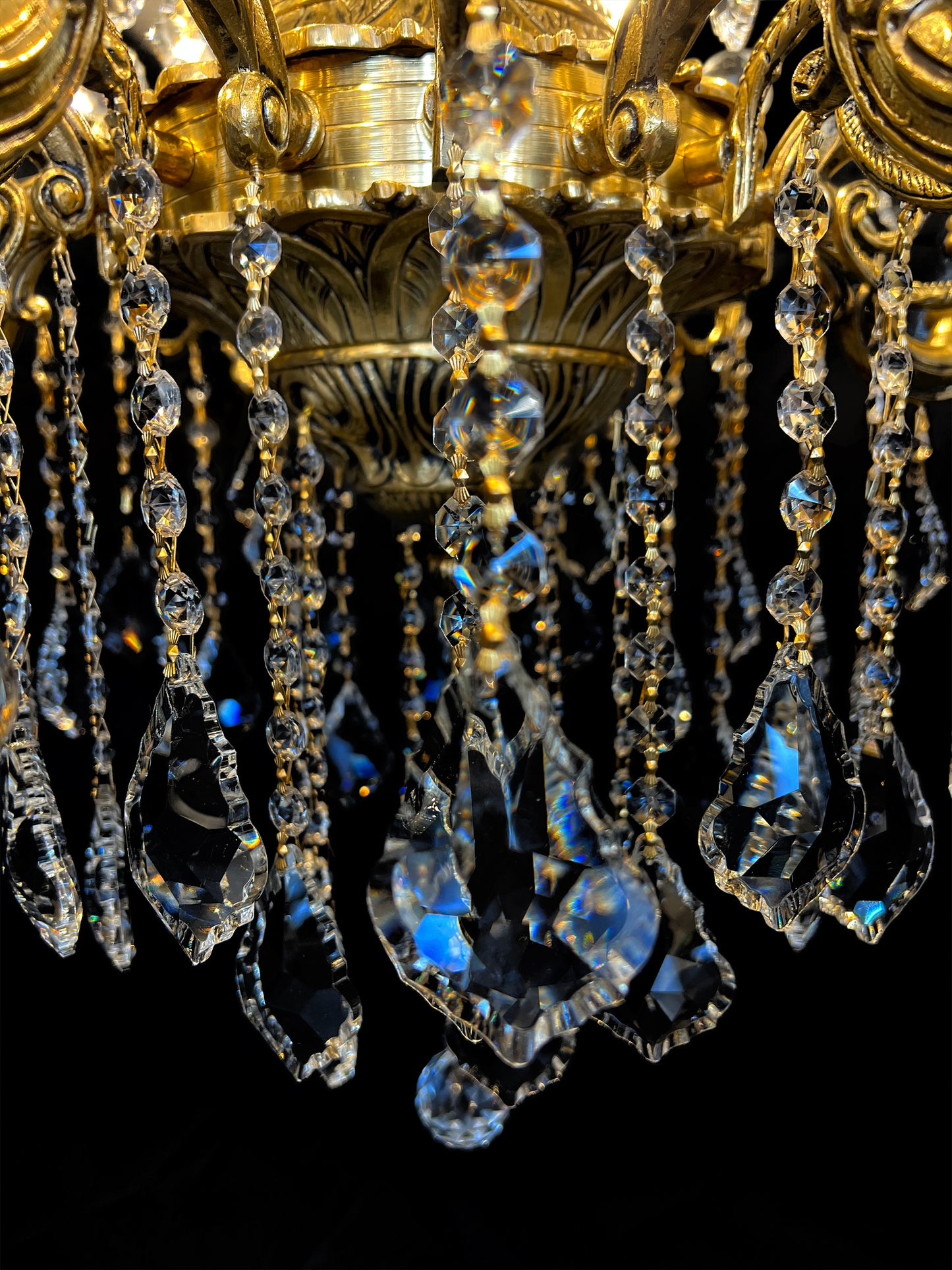 Full lead crystal drops with 30 percent lead oxide brilliance