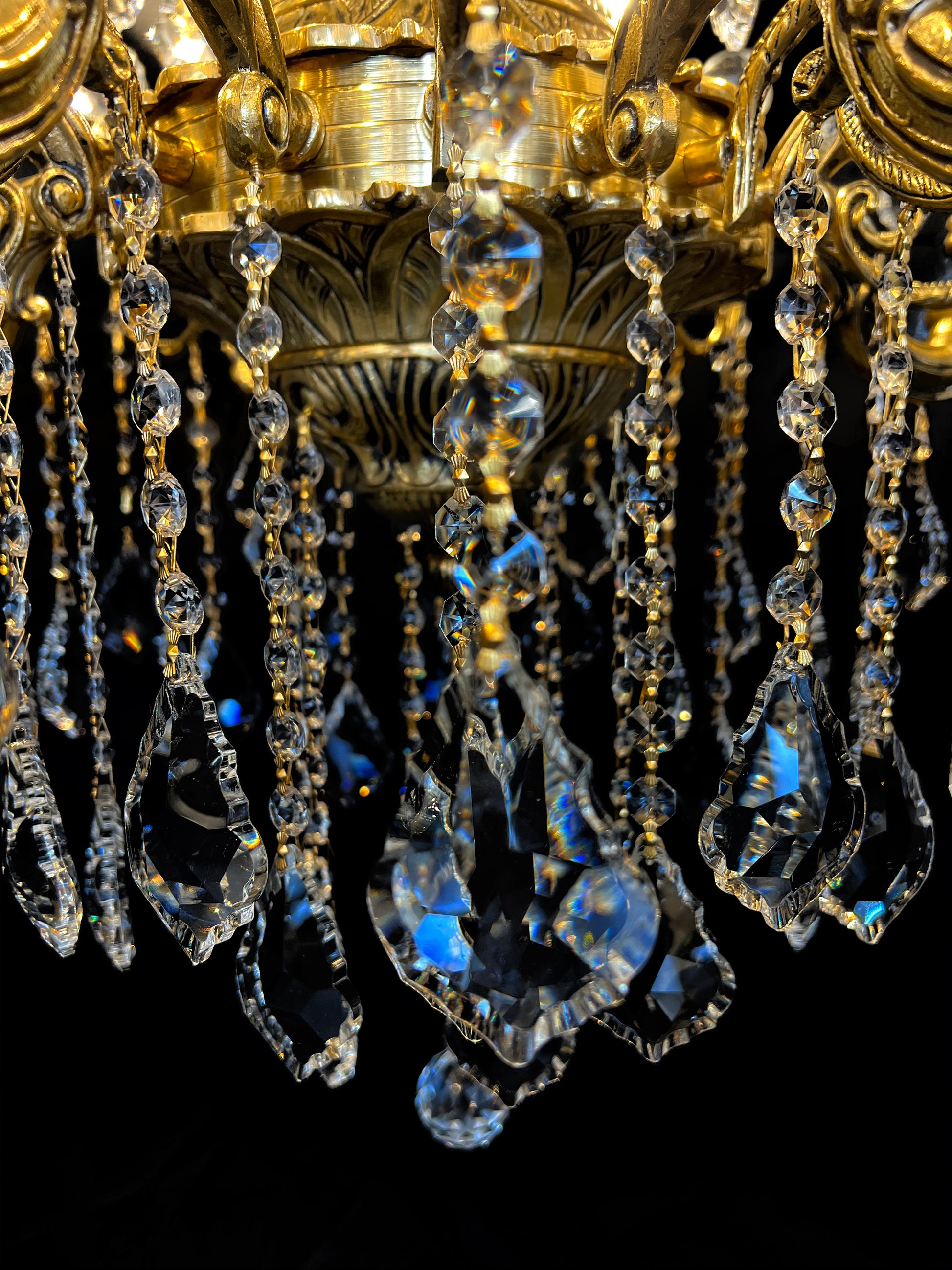 Full lead crystal drops with 30 percent lead oxide brilliance