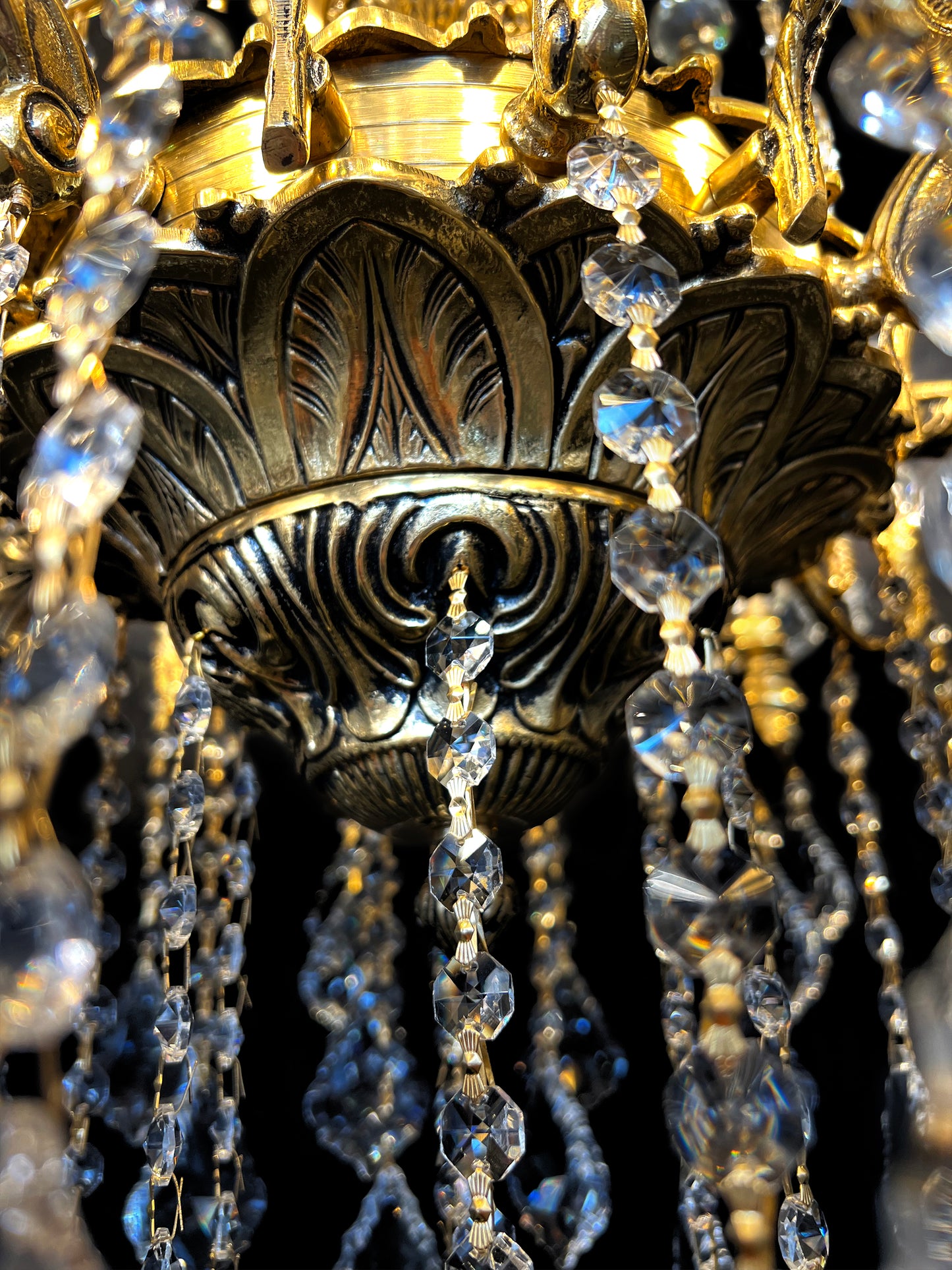 Full lead crystal drops with 30 percent lead oxide brilliance