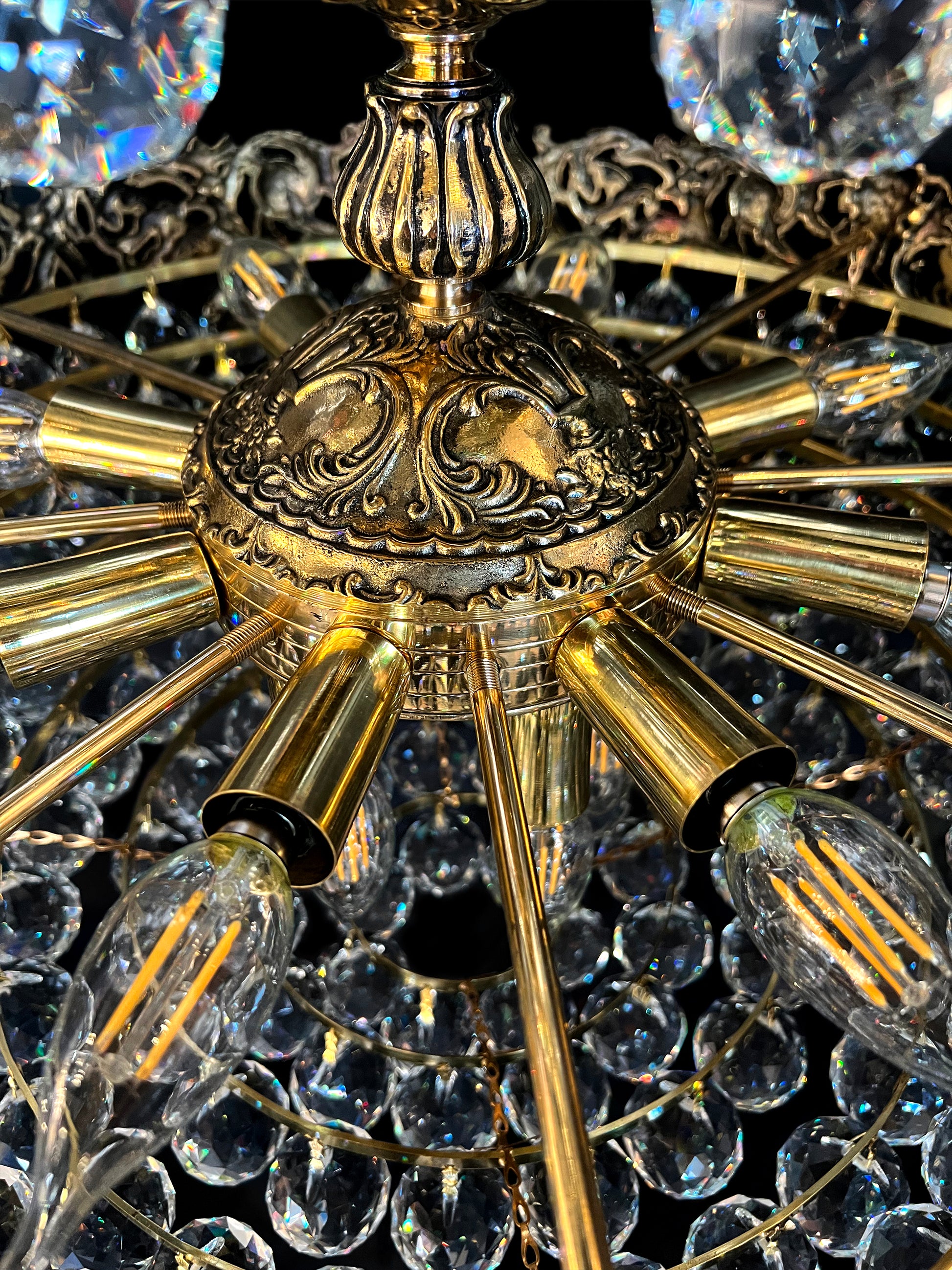  Full-lead crystal prisms on ornate brass frame